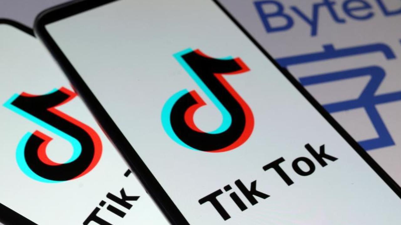 "TikTok sebagai platform media sosial sebaiknya membuat platform ecommerce yang terpisah dengan sosial media," kata Bhima saat dihubungi Merdeka.com di Jakarta, Senin (18/9).