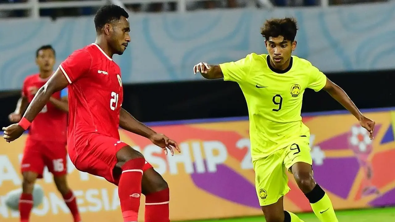 Timnas Indonesia U-19 melawan Timnas Malaysia U-19 di babak semifinal Piala AFF U-19 2024.