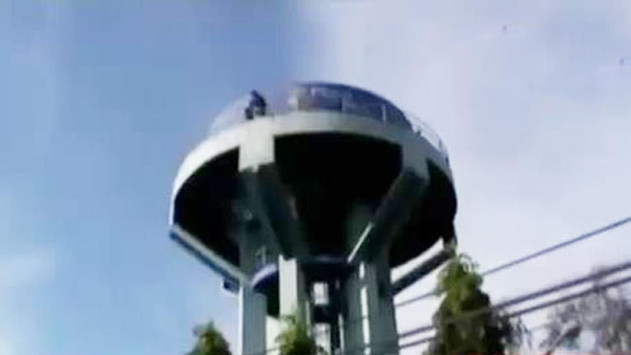 Protes Pemerintah, Pria Ini Lompat dari Menara