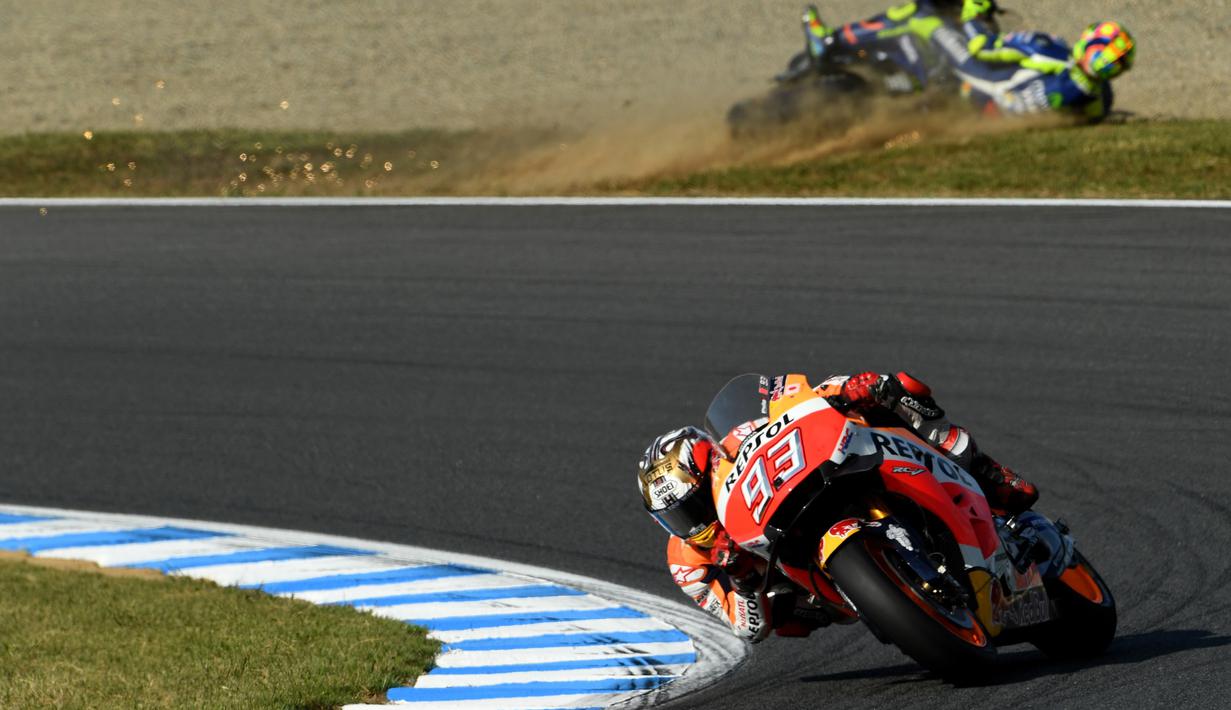 Marc Marquez adalah pebalap termuda yang memenangi 3 gelar juara dunia di kelas utama pada usia 23 tahun 242 hari mematahkan rekor Mike Hailwood yang berusia 24 tahun 108 hari saat memenangi titel juara dunia 500cc. (AFP/Toshifumi Kitamura)