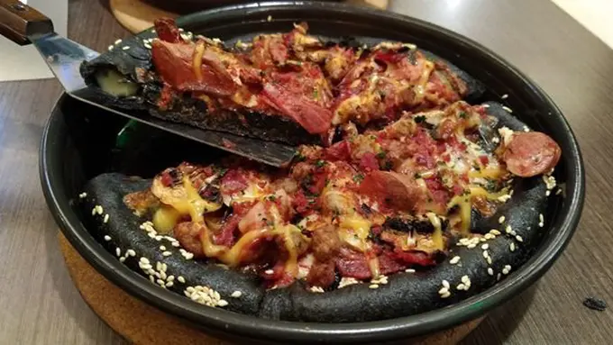 Black Pan Pizza copyright Pizza Hut