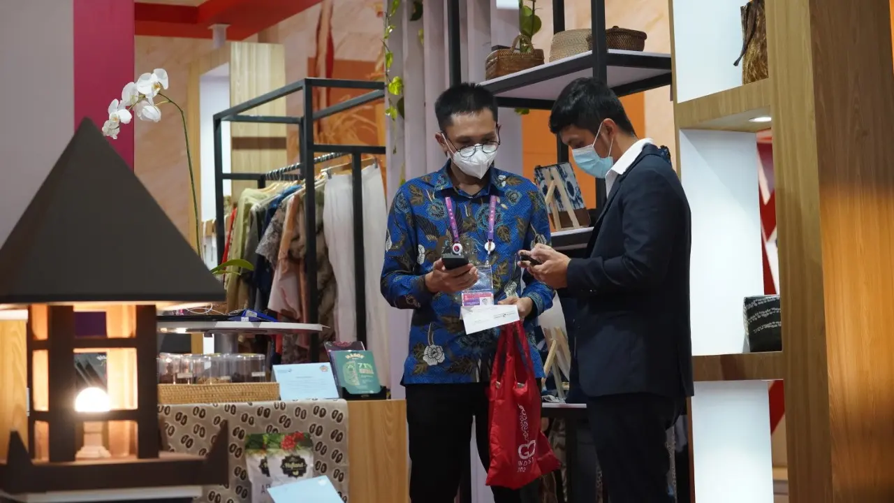 Produk aromaterapi dan spa yang dihasilkan oleh CV Bali Ayu, binaan LPEI, yang juga pelaku UMKM asal Blahbatu, Bali, banyak diminati oleh para delegasi