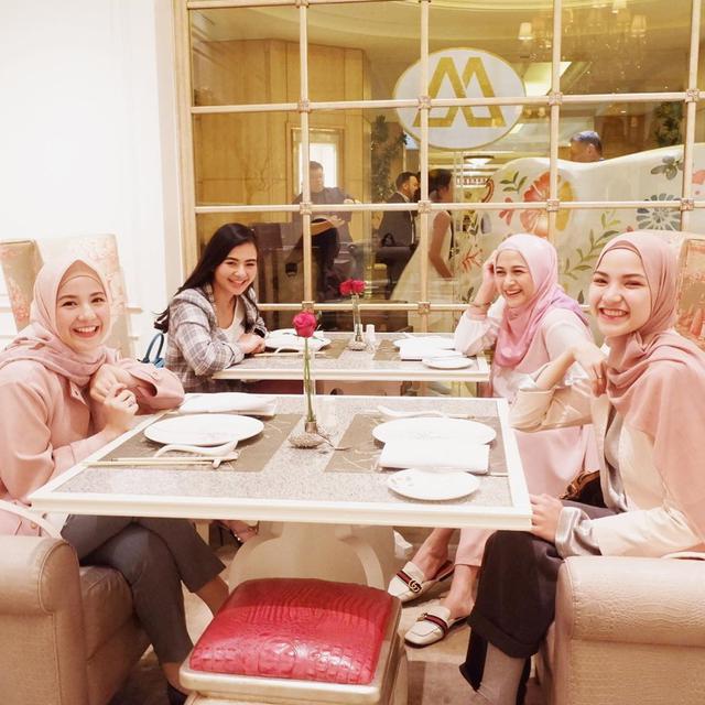 Jadi YouTuber, Ini 7 Momen Kompak Geng Artis The Berempat Aja