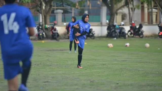 Tim Sepak Bola Putri Surakarta
