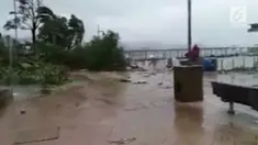 Setelah menewaskan lebih dari 40 orang warga Filipina, topan Mangkhut terus bergerak menuju Hong Kong dan China.
