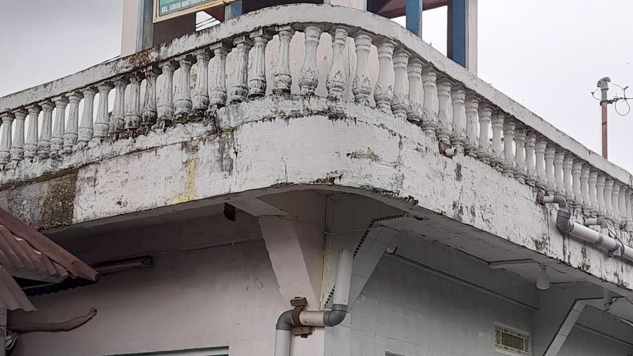 Seperti diberitakan, peristiwa nahas ini terjadi di Masjid Raya Lubuk Minturun, Kecamatan Koto Tangah, Kota Padang, Provinsi Sumatera Barat, pada Senin (18/9).