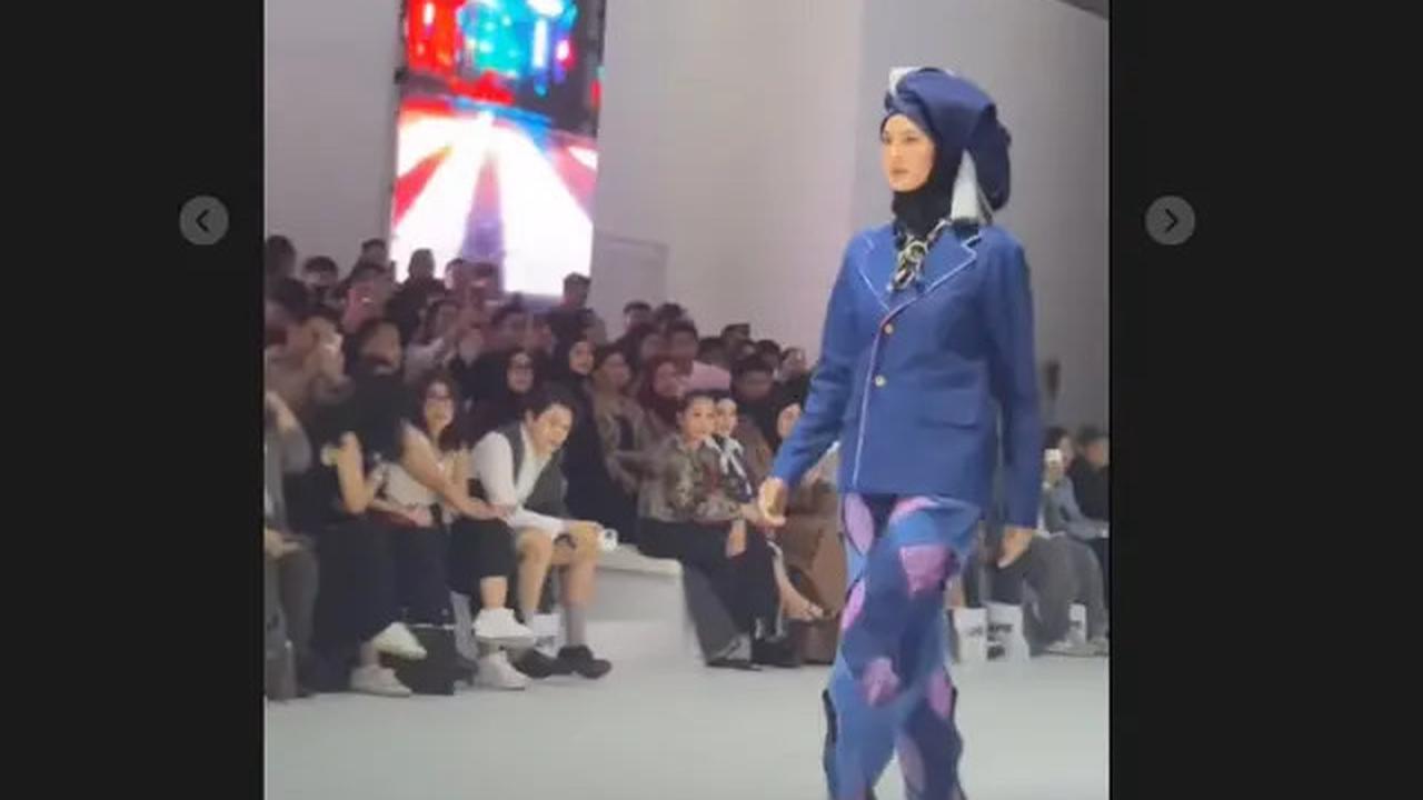 Paula Verhoeven Siang Sidang Cerai, Malam Catwalk di Jakarta Fashion Week