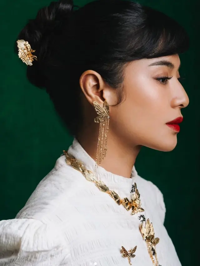 Gaya Dian Sastro dengan Bros