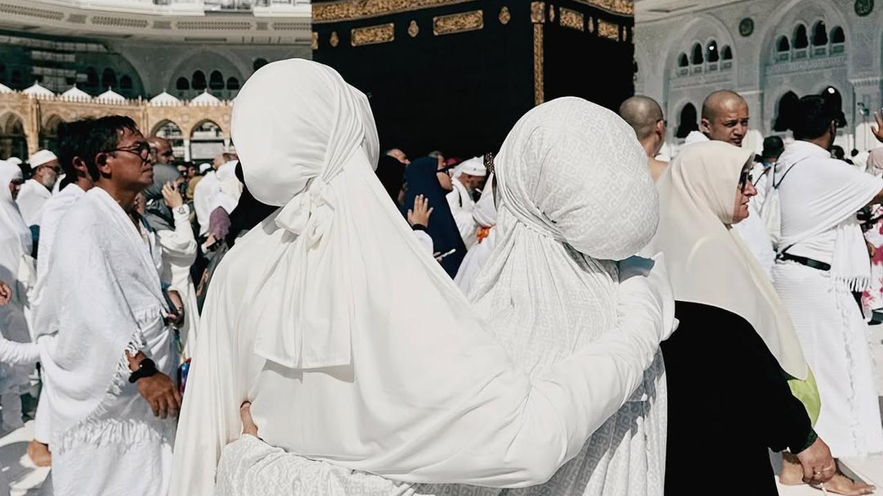 Potret Alyssa Daguise Laksanakan Umrah Untuk Sang Nenek, Bersyukur Doanya Dikabulkan
