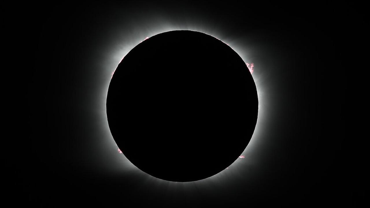 FOTO: Penampakan Gerhana Matahari Total di Argentina