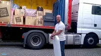 Reina Kemasi Barang-Barang Menuju Napoli