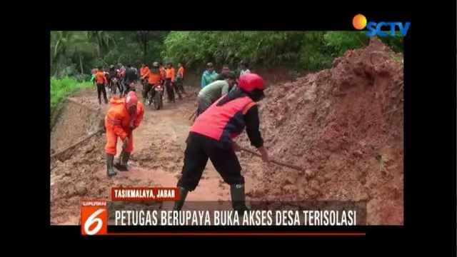 TNI, BPBD, dan Polres Tasikmalaya upayakan buka akses desa di Tasikmalaya, Jawa Barat, yang terisolasi material longsor.