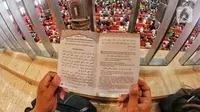 Umat Islam mendengarkan khutbah saat mengikuti ibadah salat Jumat pertama Ramadan 1444 Hijriyah di Masjid Istiqlal, Jakarta, Jumat (24/3/2023). (Liputan6.com/Angga Yuniar)