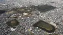 Pandangan udara menunjukkan bagian dari kompleks makam kuno Mozu-Furuichi (Mozu-Furuichi Kofun Group) di Provinsi Osaka, Jepang, Selasa (4/2/2020). UNESCO menetapkan Mozu-Furuichi sebagai warisan dunia kategori budaya pada tahun 2019 lalu. (Xinhua/Du Xiaoyi)