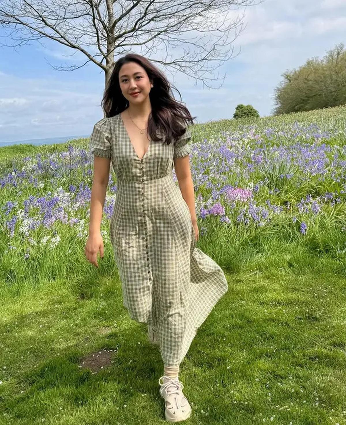 Kebaya sampai Dress Kotak-Kotak, Ini Gaya Taman ala Sherina Munaf yang Bikin Adem