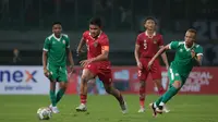 Pemain Timnas Indonesia, Asnawi Mangkualam saat menghadapi Burundi pada laga pertama persahabatan FIFA Matchday di Stadion Patriot Candrabhaga, Bekasi, Sabtu (25/3/2023) malam WIB. (Bola.com/Bagaskara Lazuardi)