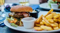 Ilustrasi junk food/credit: pexels.com/Robin