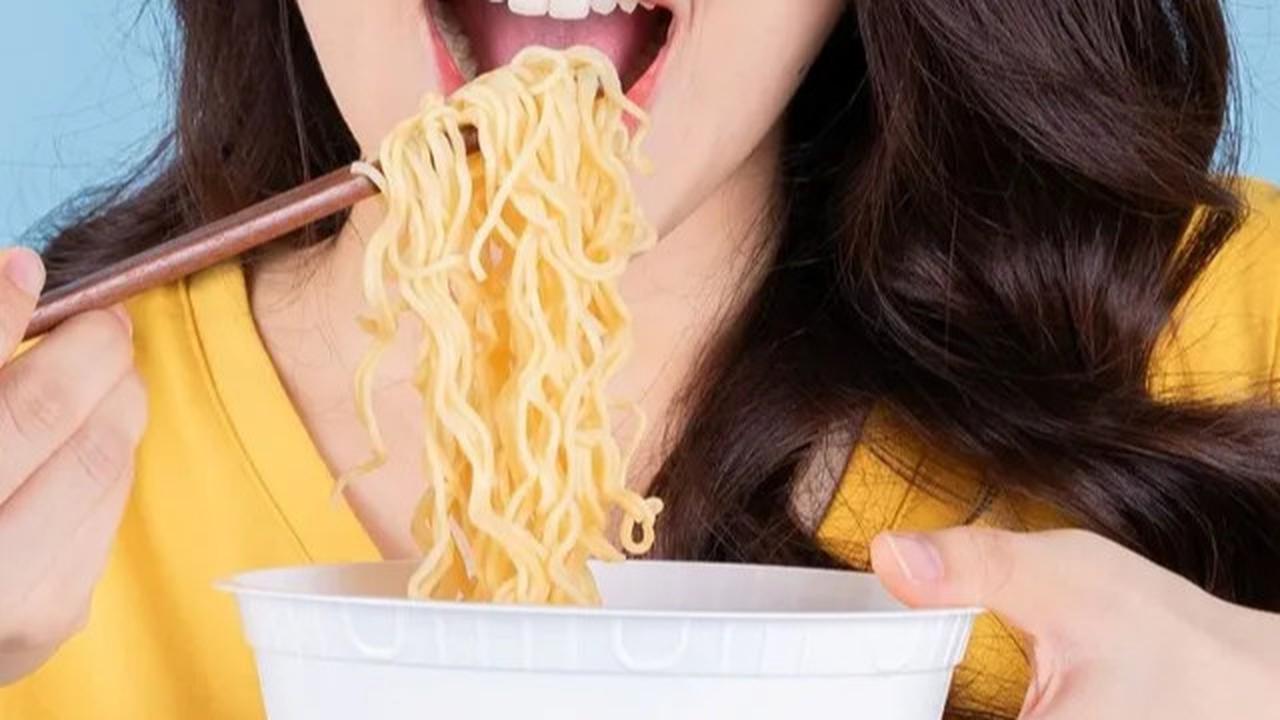 Makan Mie Setiap Hari Demi Pengganti Nasi, Apa yang Terjadi pada Tubuh?