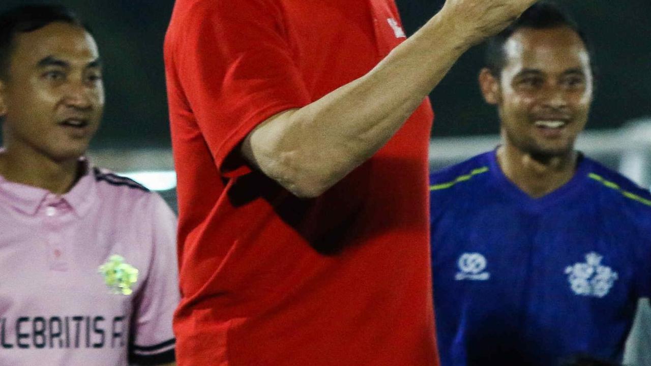 FOTO: Peter Schmeichel Bocorkan Seputar Trik Saat Hadiri Fun Football Selebriti FC