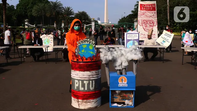 FOTO: Aksi Teatrikal Suarakan Darurat Iklim di Indonesia