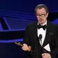 Gary Oldman memberi sambutan dalam Oscar 2018 di Dolby Theater, Los Angeles, Amerika Serikat, Minggu (4/3). Gary menerima penghargaan dalam kategori aktor utama pria terbaik. (Chris Pizzello/Invision/AP)
