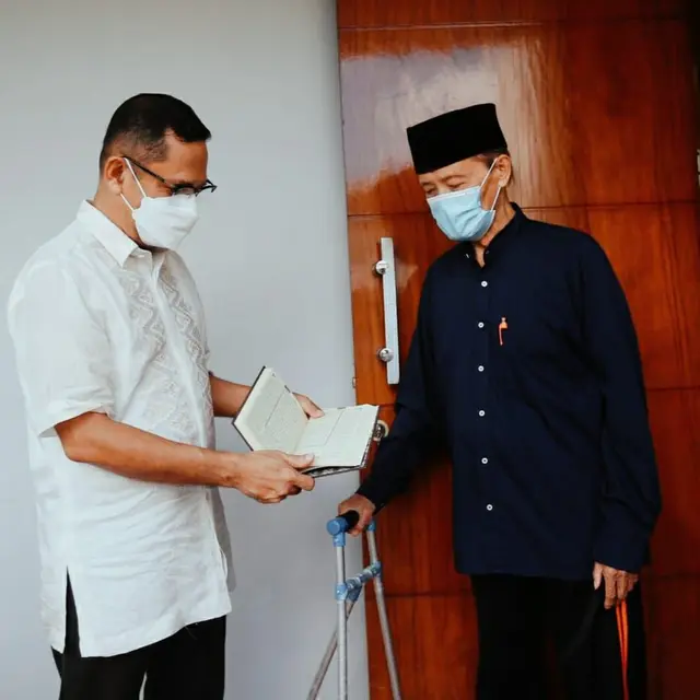 Eka Hospital Group di bawah naungan Sinar Mas (APP) kembali mewakafkan ribuan kitab suci Alquran ke berbagai daerah. (Dok Sinar Mas)