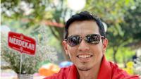 Mundur Dari Dunia Artis, Ini 6 Potret Trebaru Adrian Maulana (sumber:Instagram/adrianmaulana)