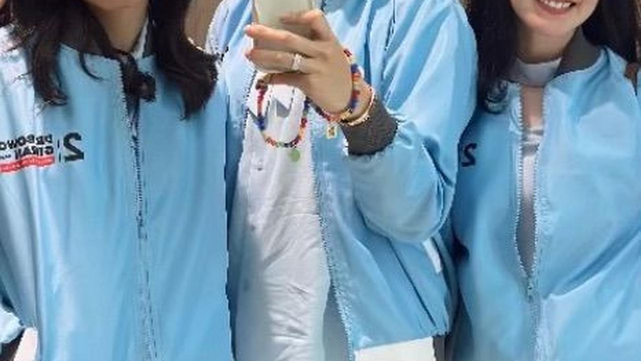 Arumi Bachin dan Citra Kirana ikut mendukung paslon nomor 2 di acara debat Cawapres. Tampak keduanya berfoto bareng Selvi Ananda, istri cawapres Gibran Rakabuming Raka.