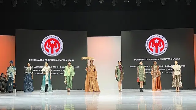 Karya para desainer binaan Dekranasda Provinsi Sumatera Utara tampil pada pembukaan Indonesia Fashion Week (IFW) 2026