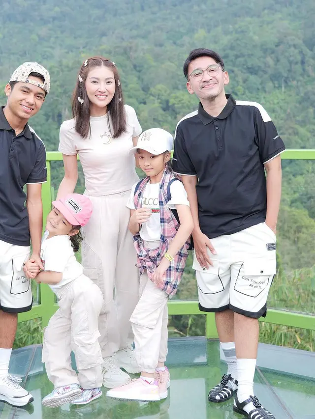 Potret Harmonisnya Sarwendah dan Ruben Onsu Sebelum Isu Miring Menyerang, Kompak Bareng dengan 3 Anak
