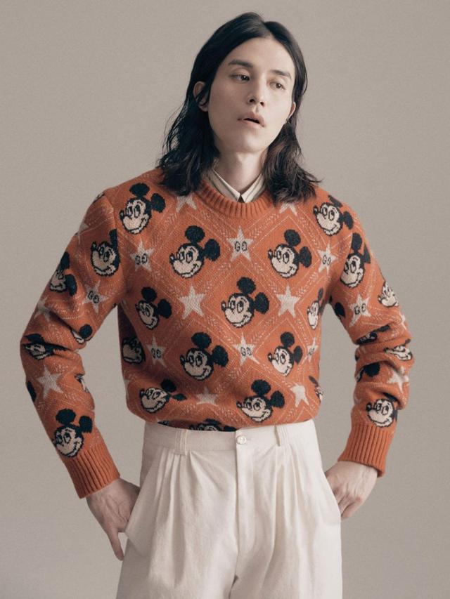 Potret Terbaru Lee Dong-wook Rambut Gondrong (sumber: gqkorea.co.kr)