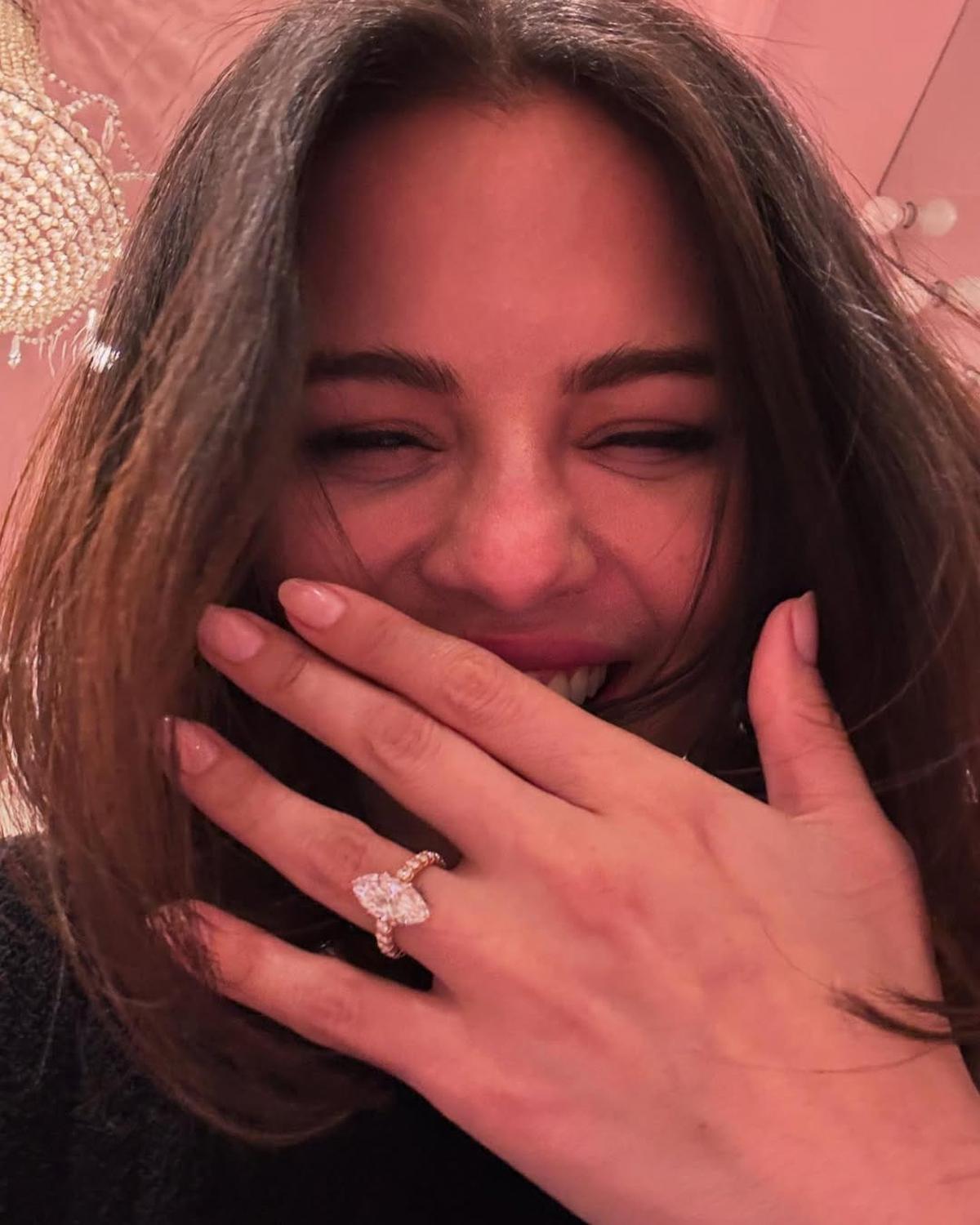 Selena Gomez Resmi Dilamar Benny Blanco di Tanggal Cantik, Cincin Berlian Jadi Sorotan