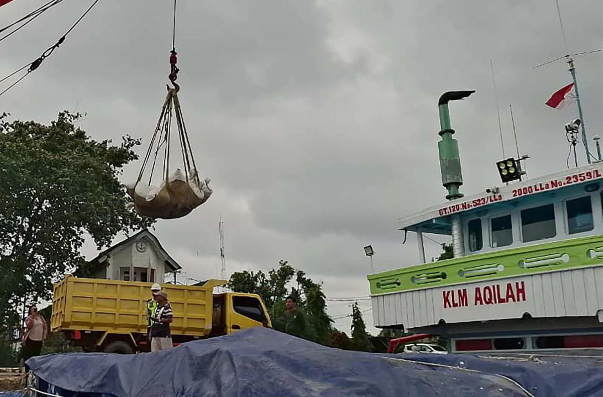 FOTO: TNI AL Gagalkan Penyelundupan Bijih Timah Ilegal di Selat Bangka