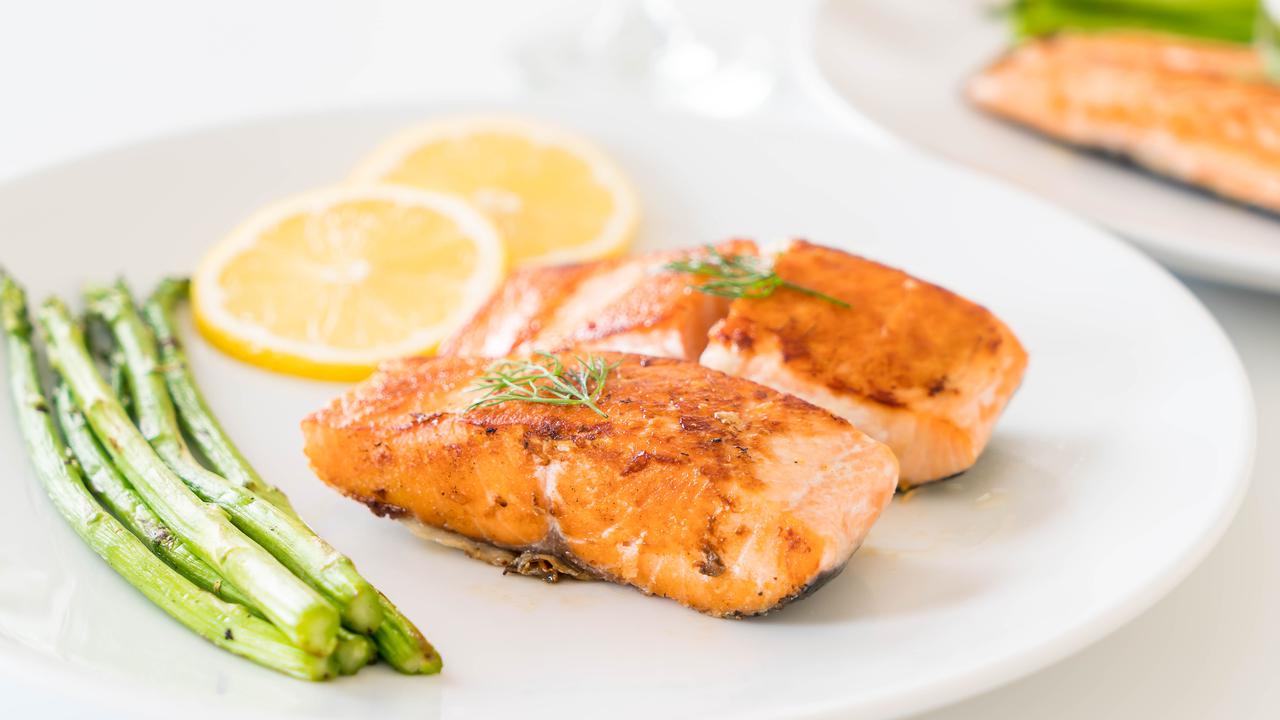 Trik Sukses Memasak Salmon Ala Restoran Hanya dengan Teflon