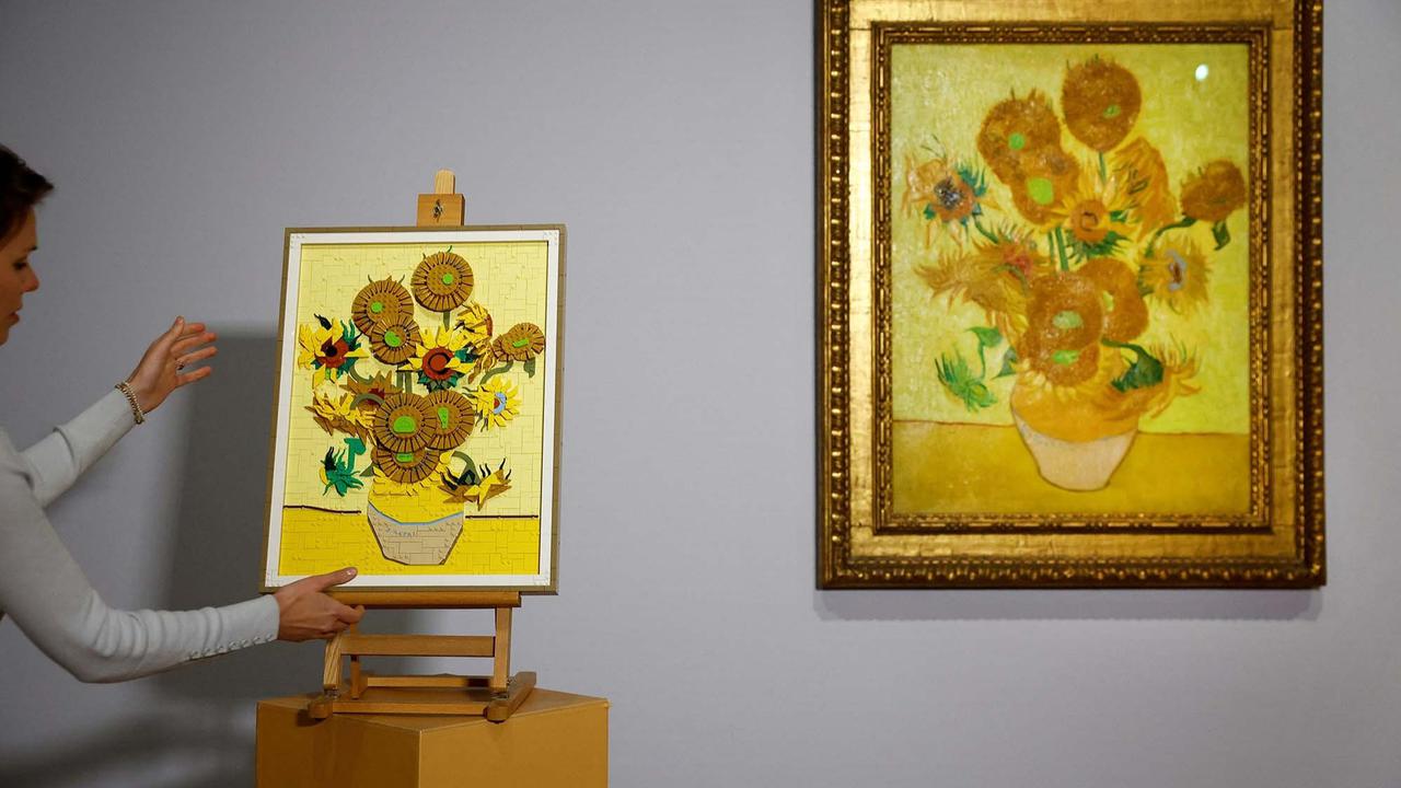 FOTO: Membuat Lukisan Bunga Matahari Van Gogh dengan Lego