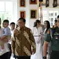 Prabowo kedatangan tamu sejumlah artis di Kantor Kemenhan. (Istimewa)