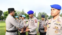 Bongkar Penjualan 10 Senjata Api Dinas, Delapan Polisi di NTT Diganjar Penghargaan