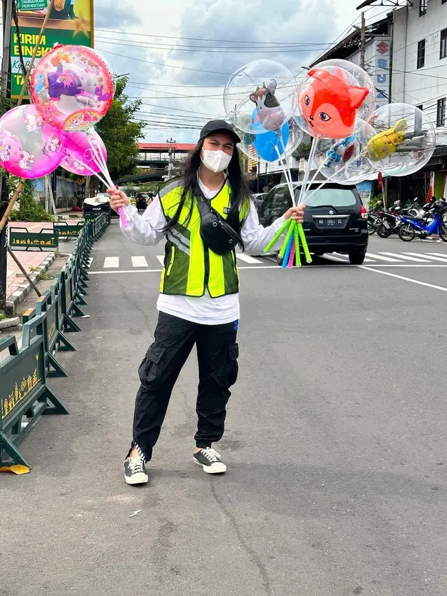 Baim Wong jualan balon (Instagram/baimwong)