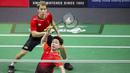 Pasangan Indonesia,Kevin Sanjaya/Marcus Fernaldi Gideon saat menghadapi wakil China Taipei, Lee Jhe-Huei/Lee Yang, pada laga semifinal bulutangkis Asian Games di Istora Senayan, Jakarta, Senin (27/8/2018). (Bola.com/Vitalis Yogi Trisna)