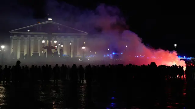 Rusuh! Demonstran Tolak RUU Pensiun Prancis Bentrok dengan Polisi di Paris
