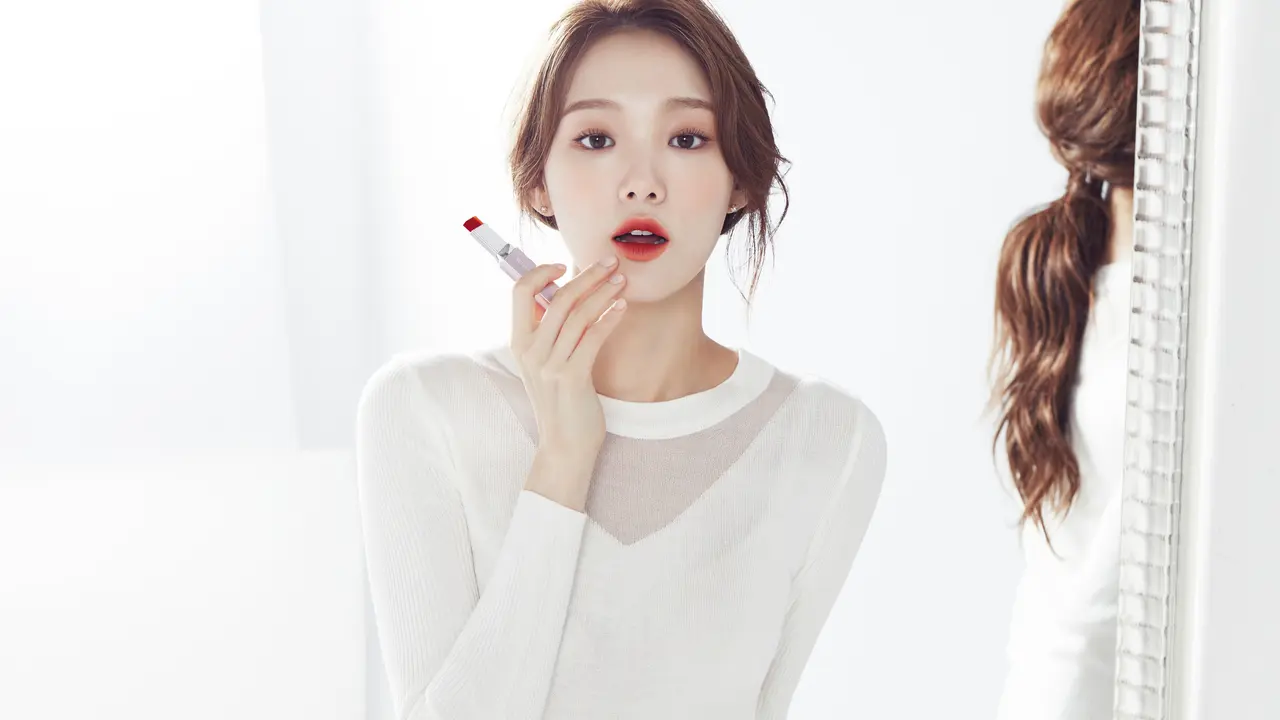 Gradasi Rona Cantik Lewat Two Tone Matte Lip Bar