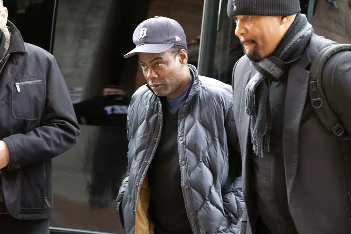 Chris Rock (tengah). (AP Photo/Michael Dwyer)