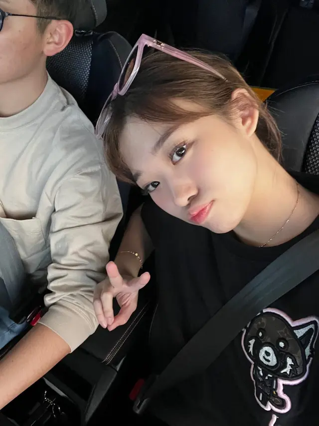 7 Potret Kedekatan Livy Renata dan Tomo ‘Waseda Boys’ Kencan di Disneyland Jepang