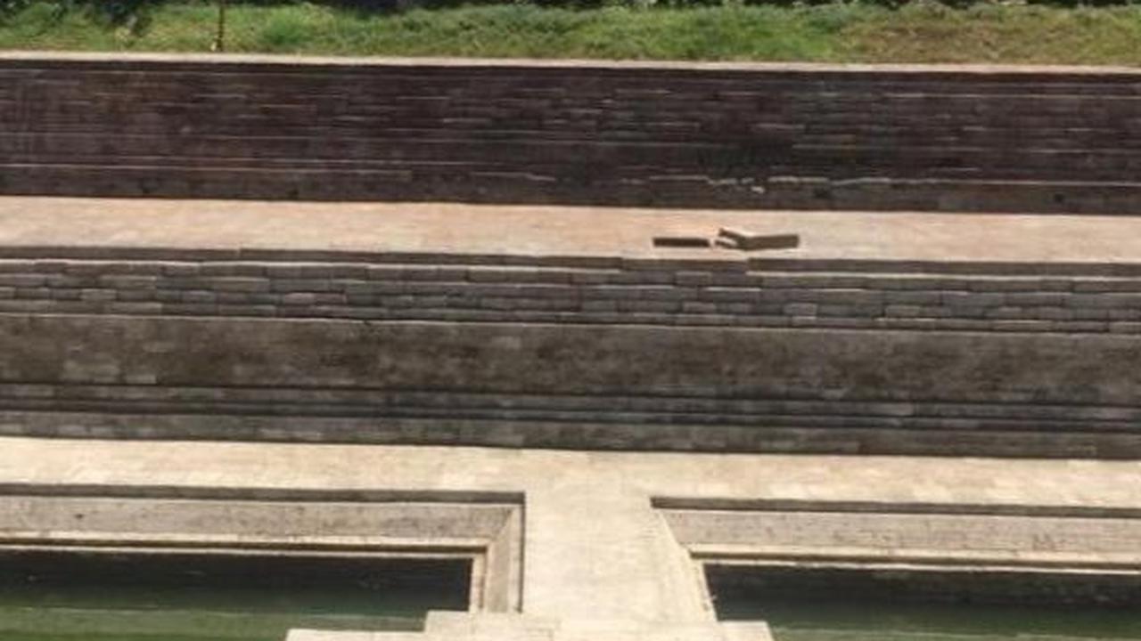 "Candi Simbatan diperkirakan telah ada sejak sebelum Majapahit berdiri," demikian dikutip dari keterangan video.