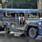 Sebagai salah satu dari transportasi umum, jeepney di Filipina menawarkan tumpangan yang lebih murah dibanding kereta, taksi, atau becak bermotor. (Dok. Wikipedia/Bahnfrend)