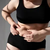 Visceral fat adalah lemak yang bersembunyi jauh di dalam perut dan membungkus organ penting seperti hati, usus, hingga lambung. [Dok/freepik.com]