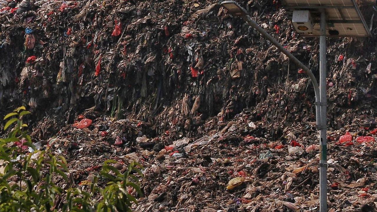 FOTO: Penampakan 7,2 Juta Ton Gunung Sampah yang Belum Dikelola dengan Baik di TPA Rawa Kucing Tangerang