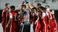 Para pemain Persija Jakarta saat melawan Persib Bandung dalam laga leg pertama final Piala Menpora 2021 di Stadion Maguwoharjo, Sleman, Kamis (22/4/2021). Persija menang 2-0. (Bola.com/M Iqbal Ichsan)