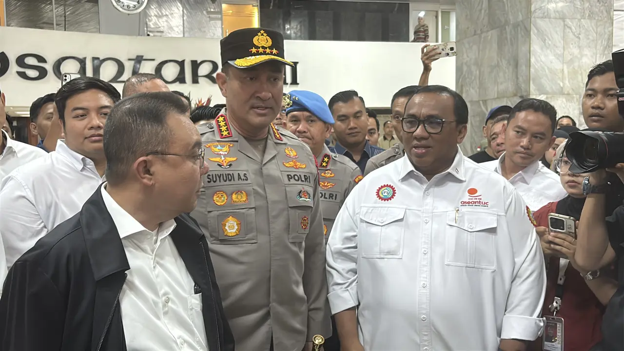 Debut Suyudi Jadi Kapolri, Hadapi Massa Buruh di DPR