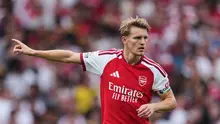 Pemain Arsenal, Martin Odegaard (tengah), bereaksi dalam pertandingan Liga Inggris antara Arsenal dan Chelsea di London, Minggu (6/9/2026). (AP Photo/Dave Shopland)